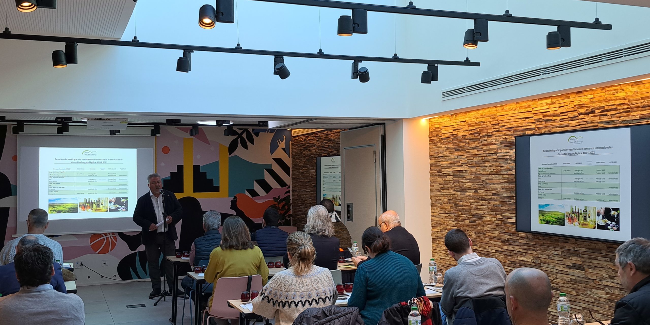 Presentacion del acto El Presidente de la DOP abre el acto de presentaciónentacion de la DOP